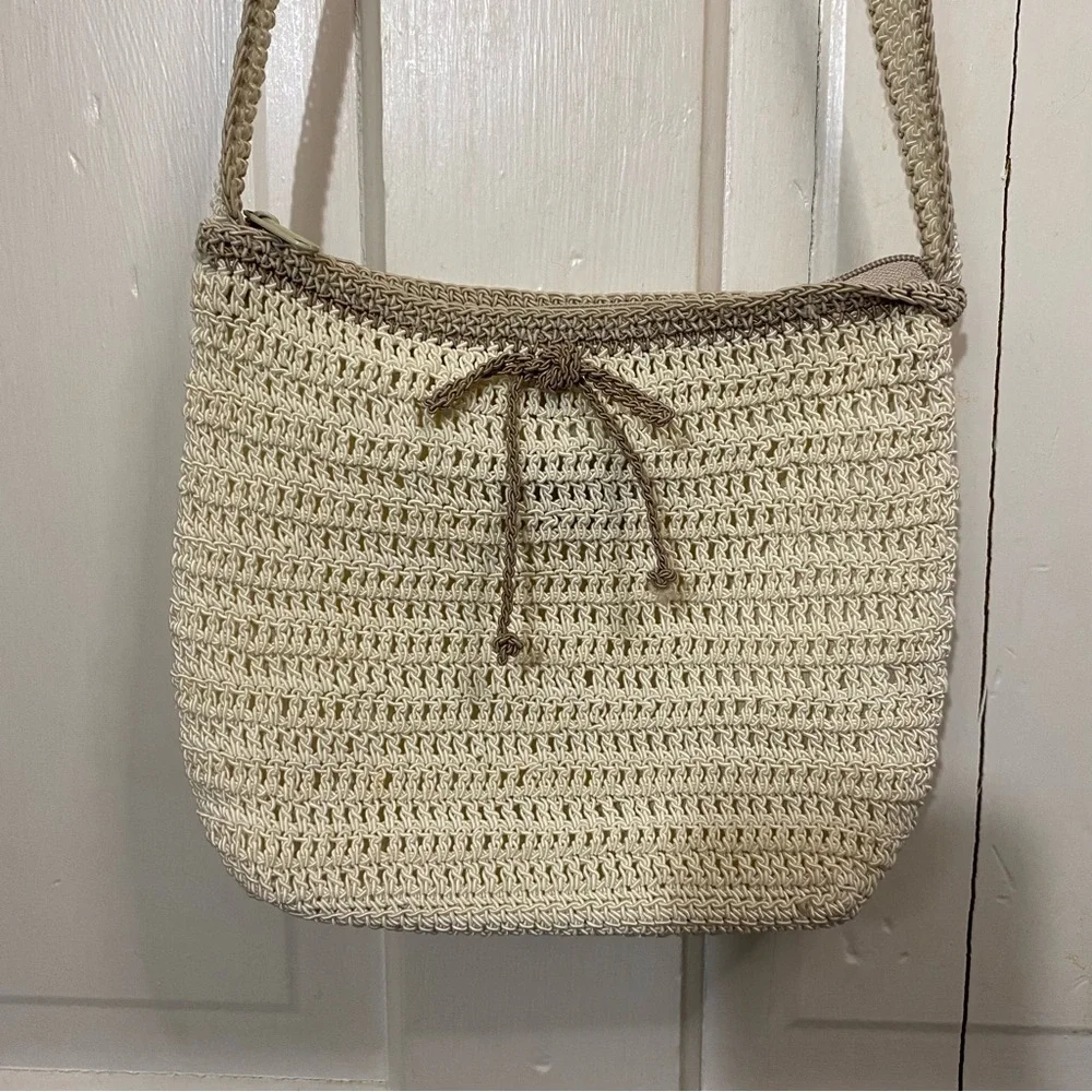 CHATEAU | Handmade in China Crochet Tan Crossbody Bag with Bow - Picture 2 of 11
